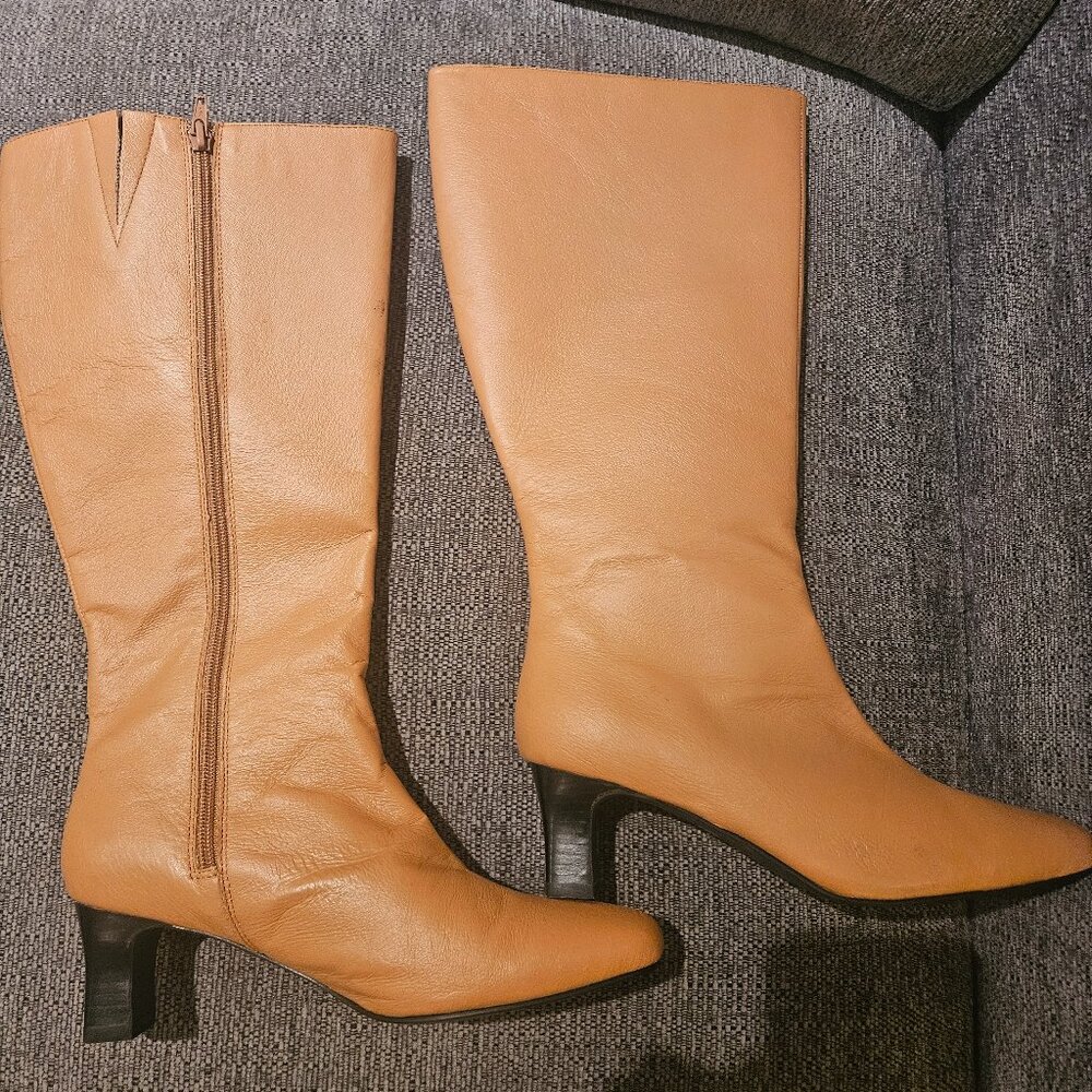 NWOT COUP D'ETAT wide calf tan camel leather knee high boots small brown heel 7